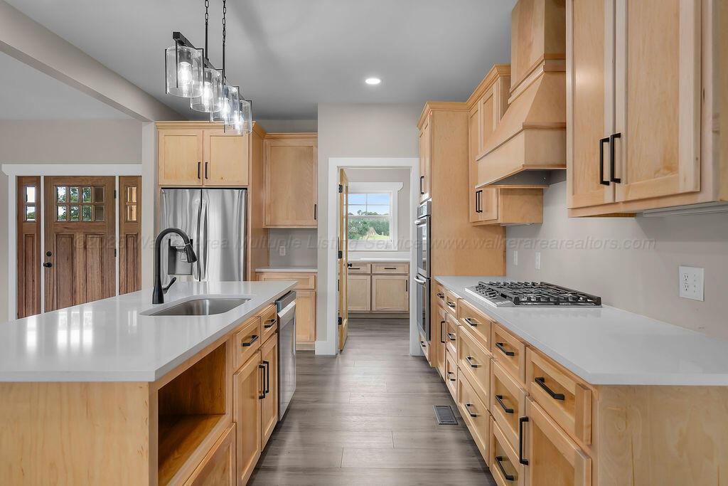 48 LAKESIDE Dr