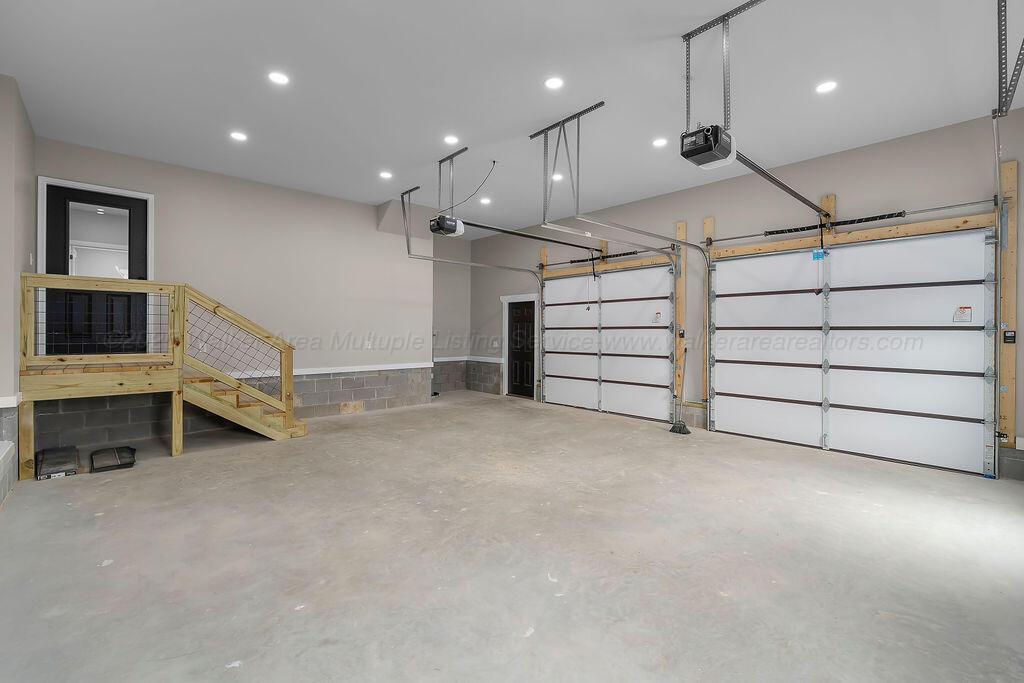 48 LAKESIDE Dr