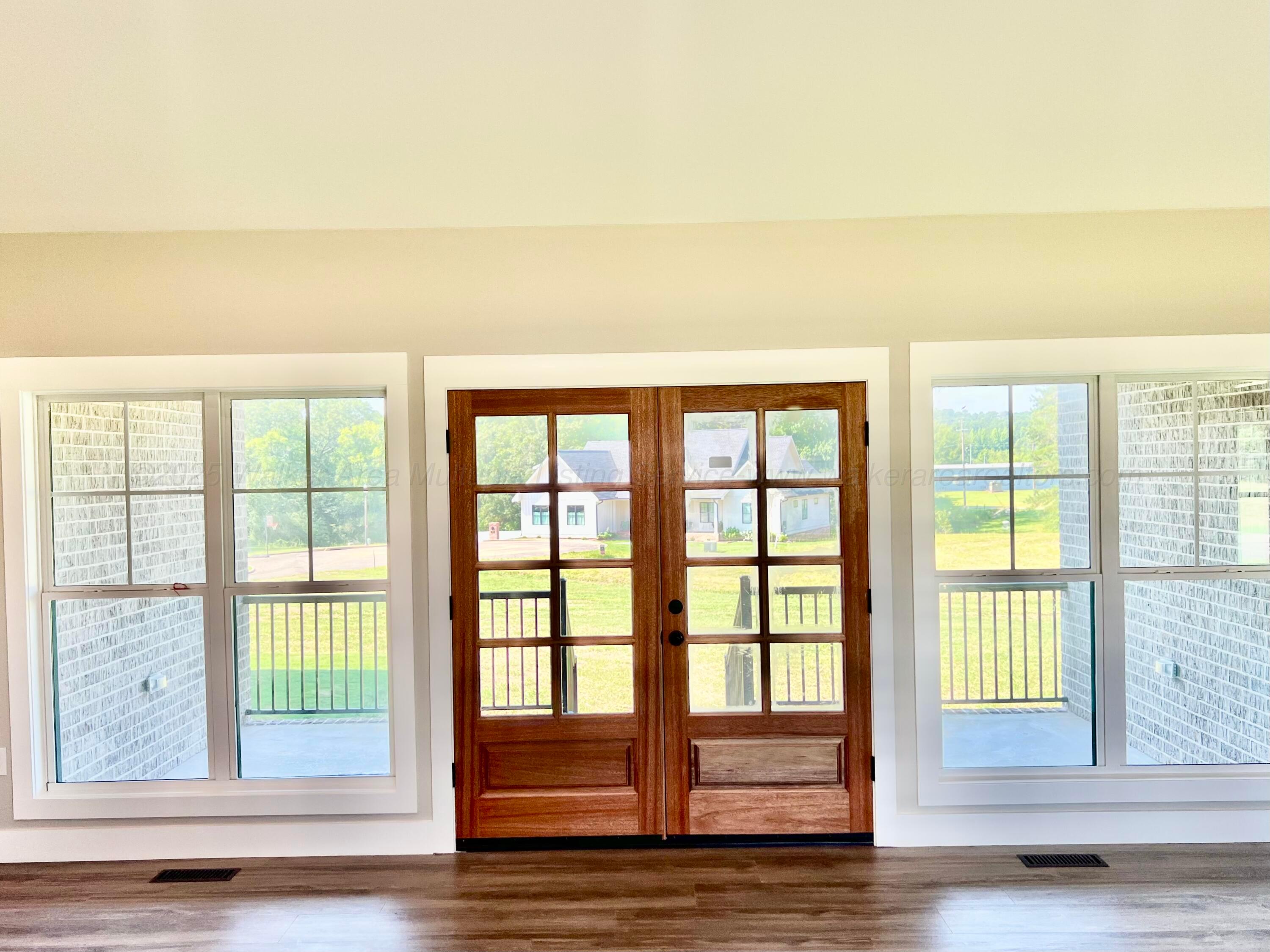 48 LAKESIDE Dr