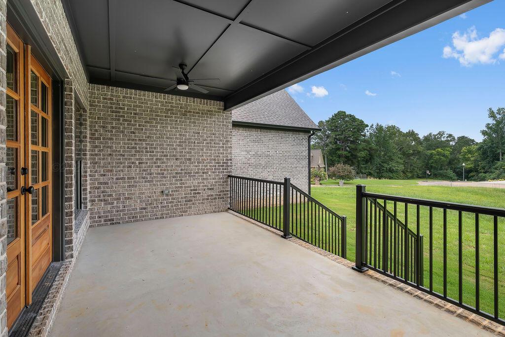 48 LAKESIDE Dr