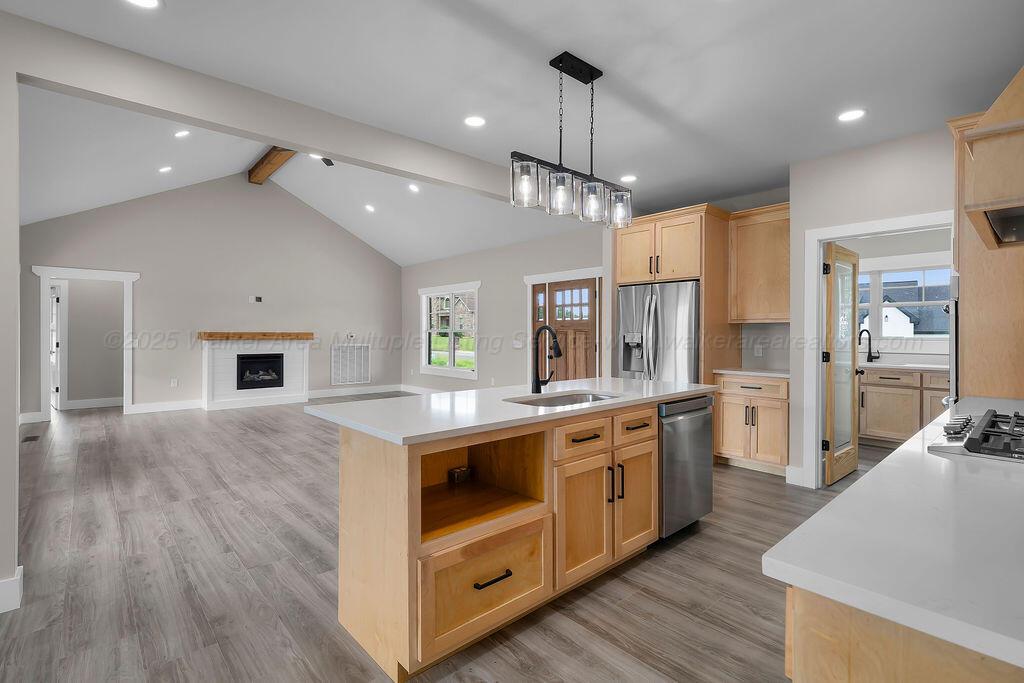 48 LAKESIDE Dr