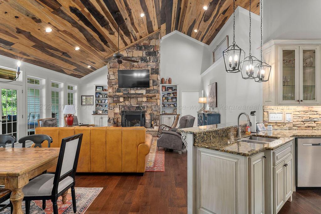 969 RACCOON CREEK Rd