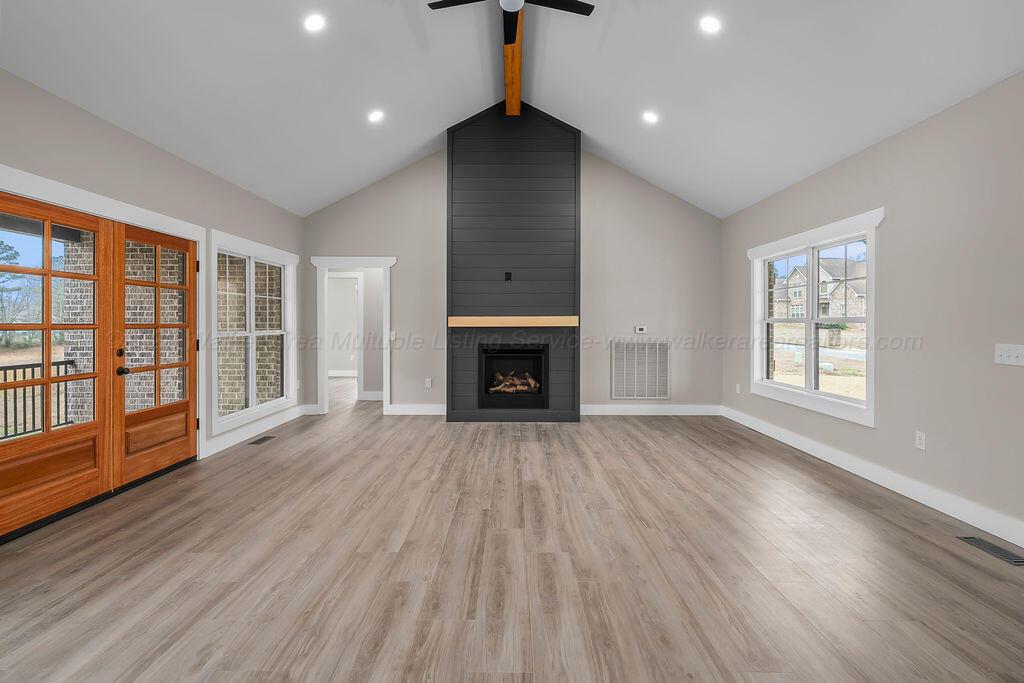 48 LAKESIDE Dr