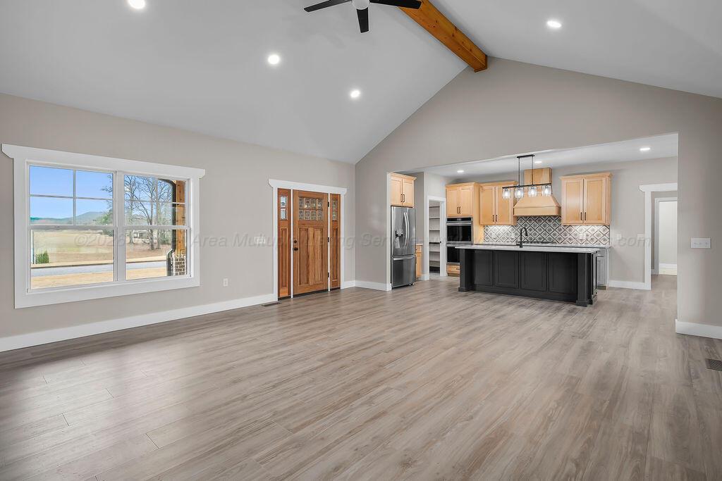 48 LAKESIDE Dr