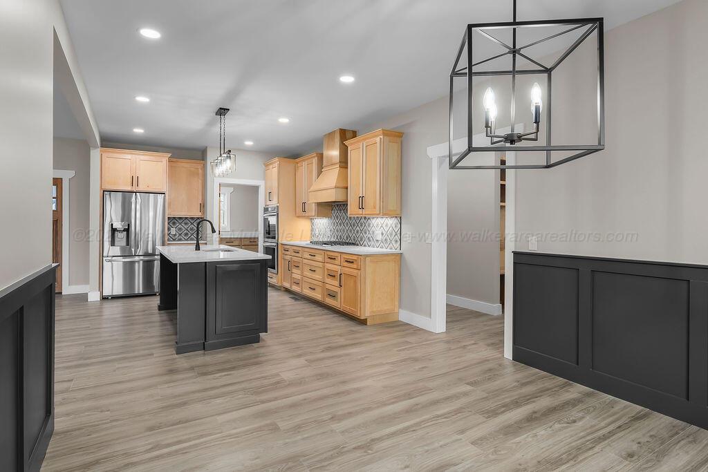 48 LAKESIDE Dr