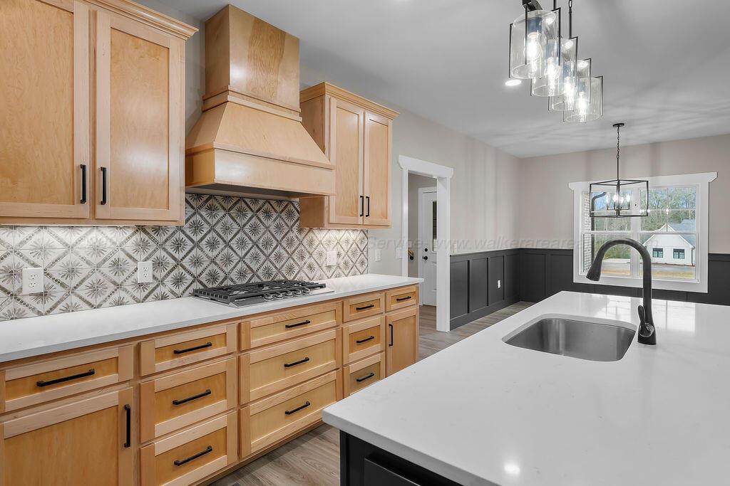 48 LAKESIDE Dr
