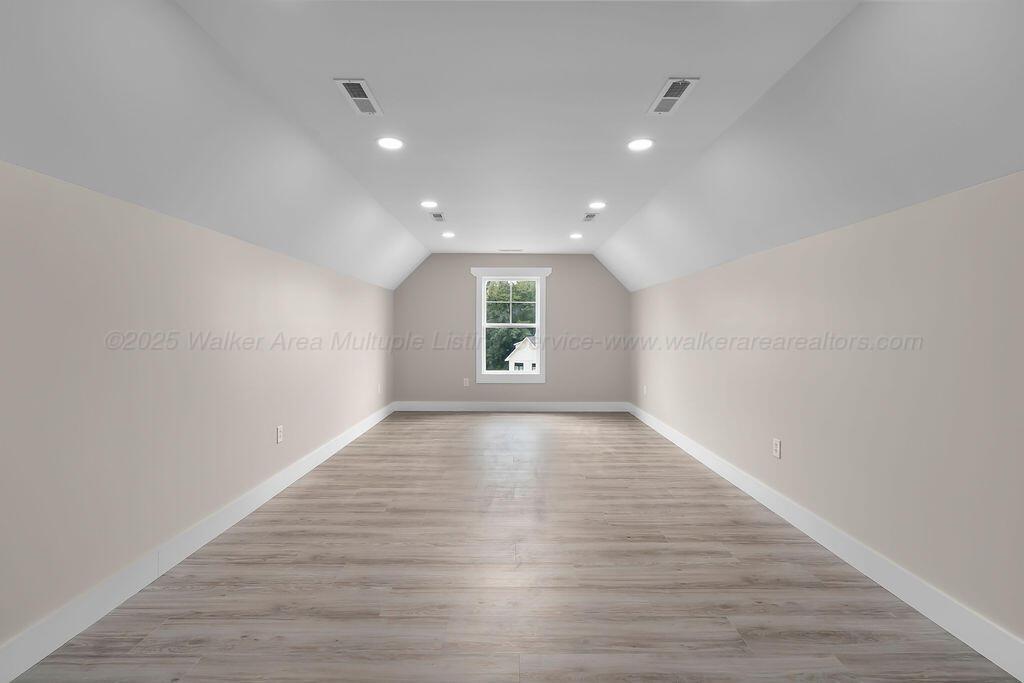 48 LAKESIDE Dr