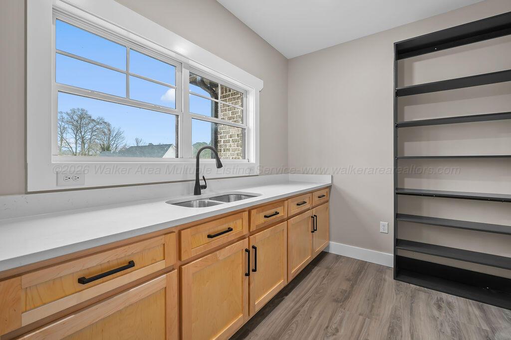 48 LAKESIDE Dr