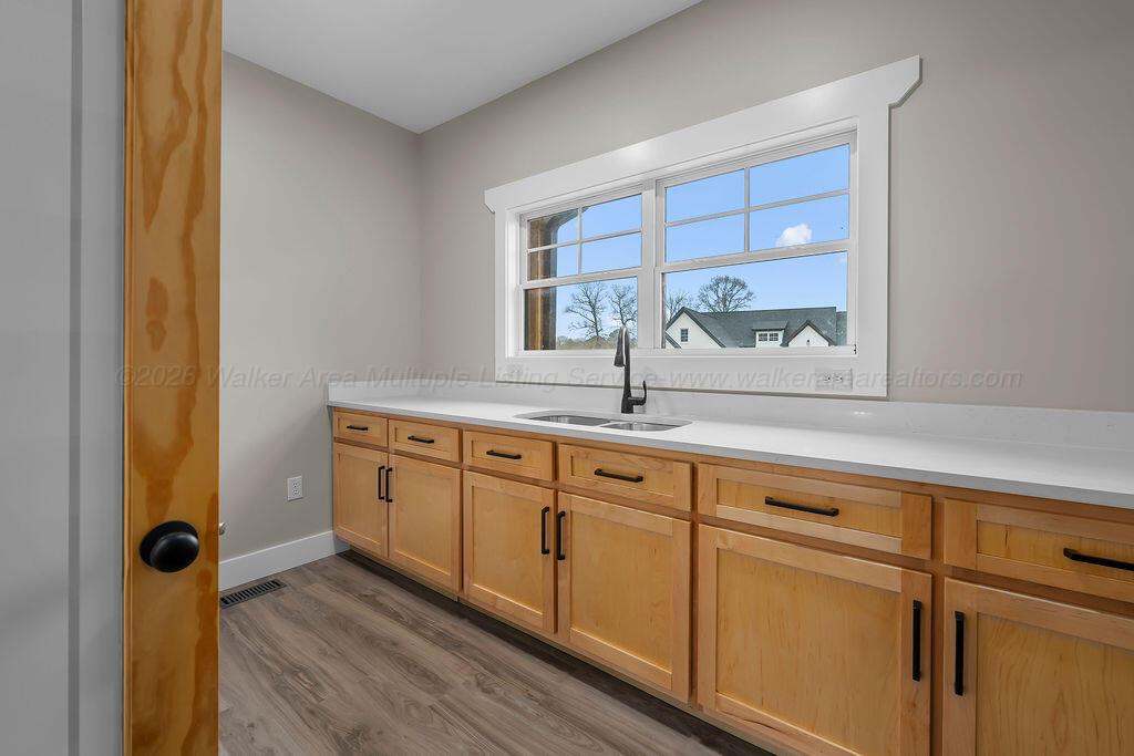 48 LAKESIDE Dr