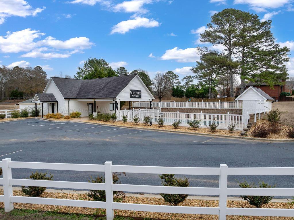 48 LAKESIDE Dr