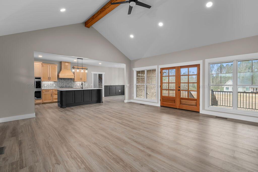 48 LAKESIDE Dr