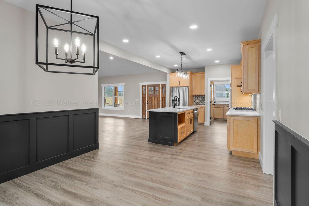 48 LAKESIDE Dr