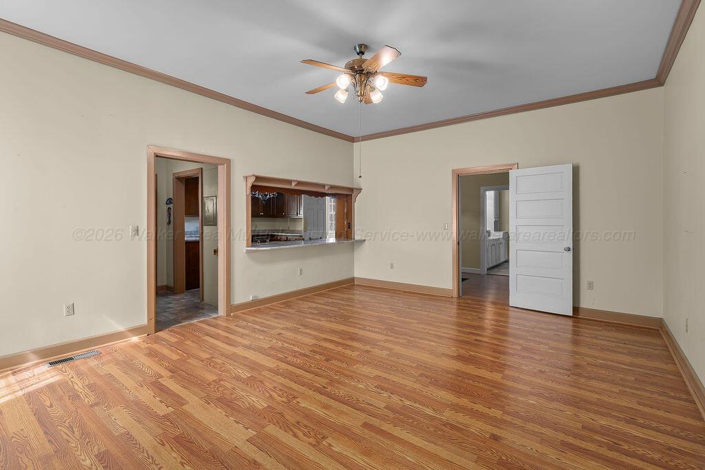 910 W 14TH Ave