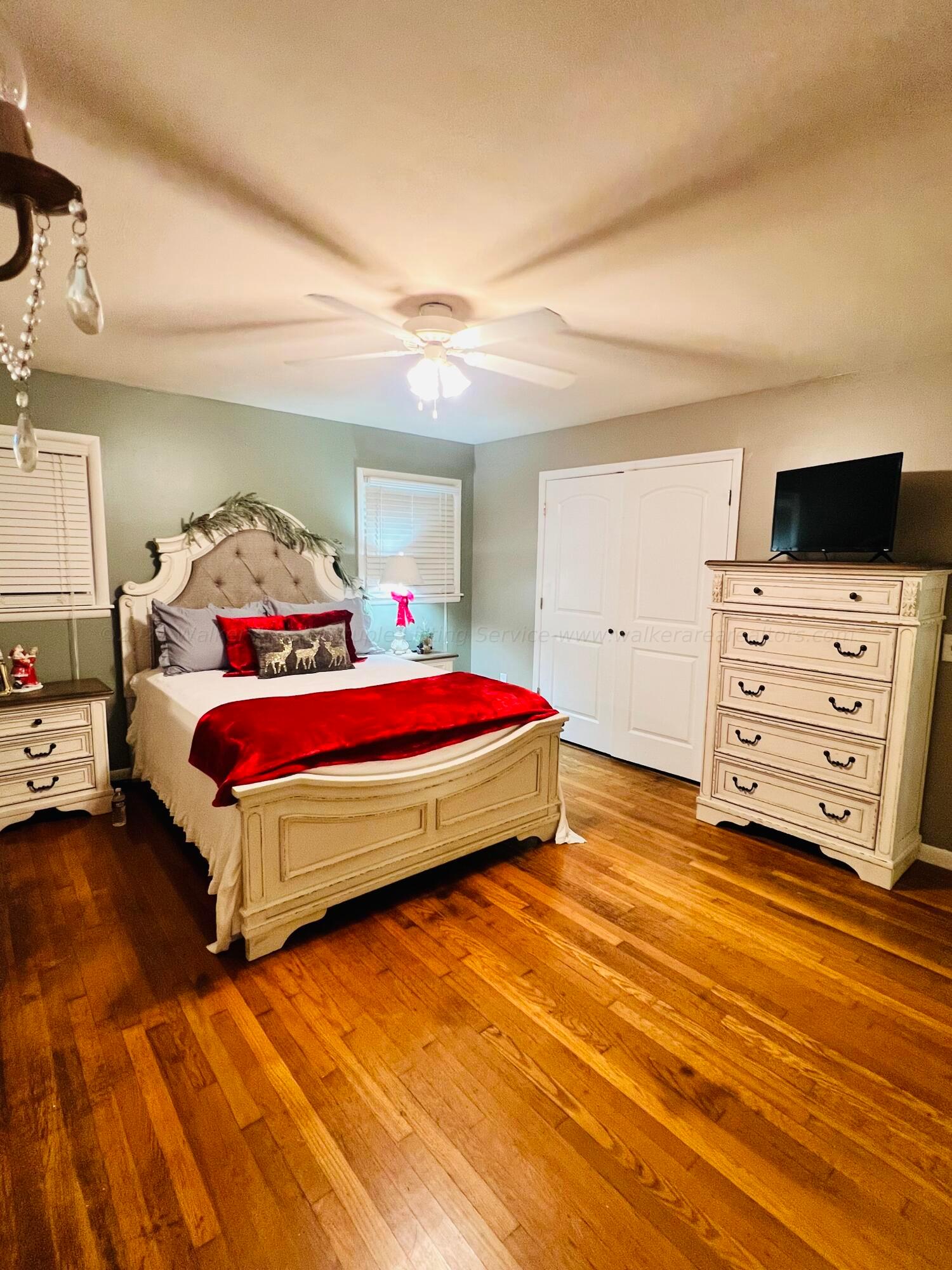 810 8TH COURT NE Ct