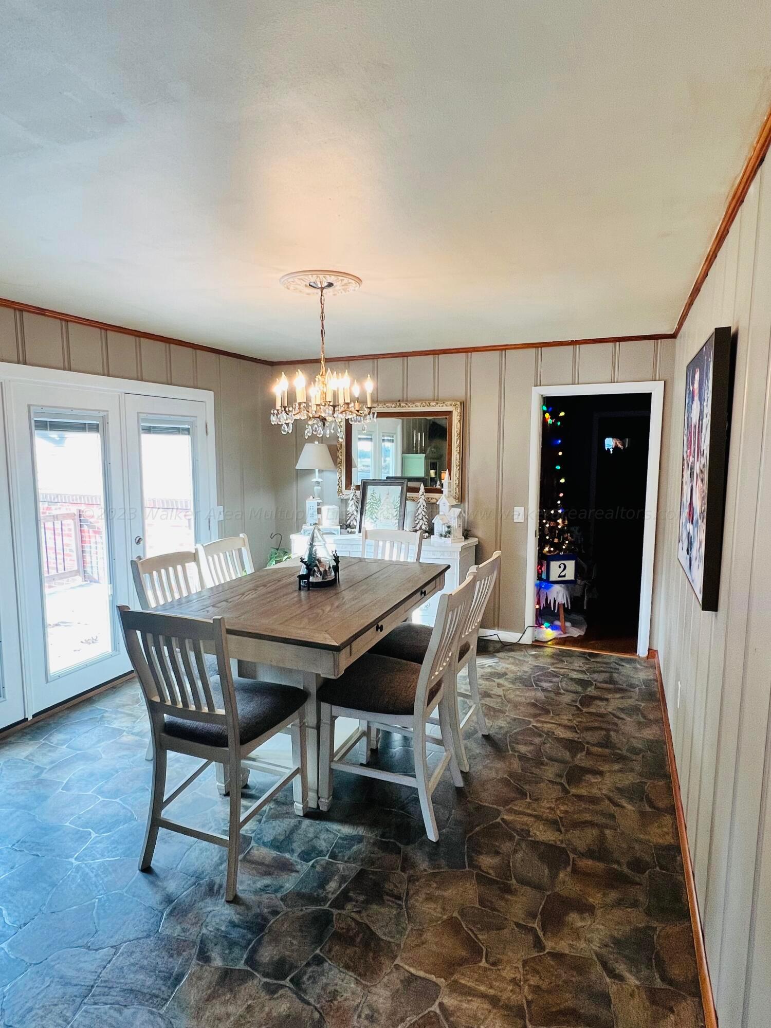 810 8TH COURT NE Ct