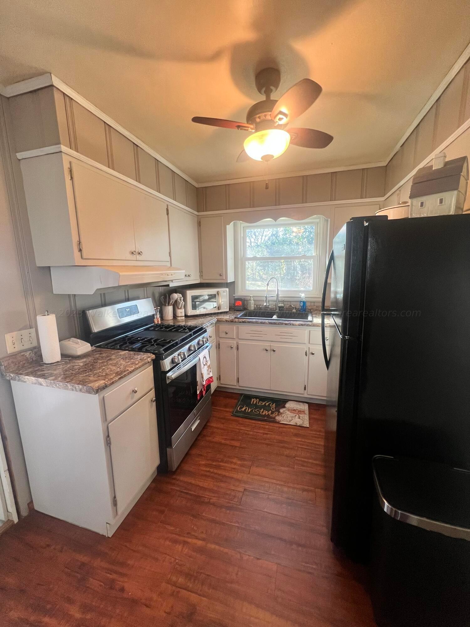 810 8TH COURT NE Ct