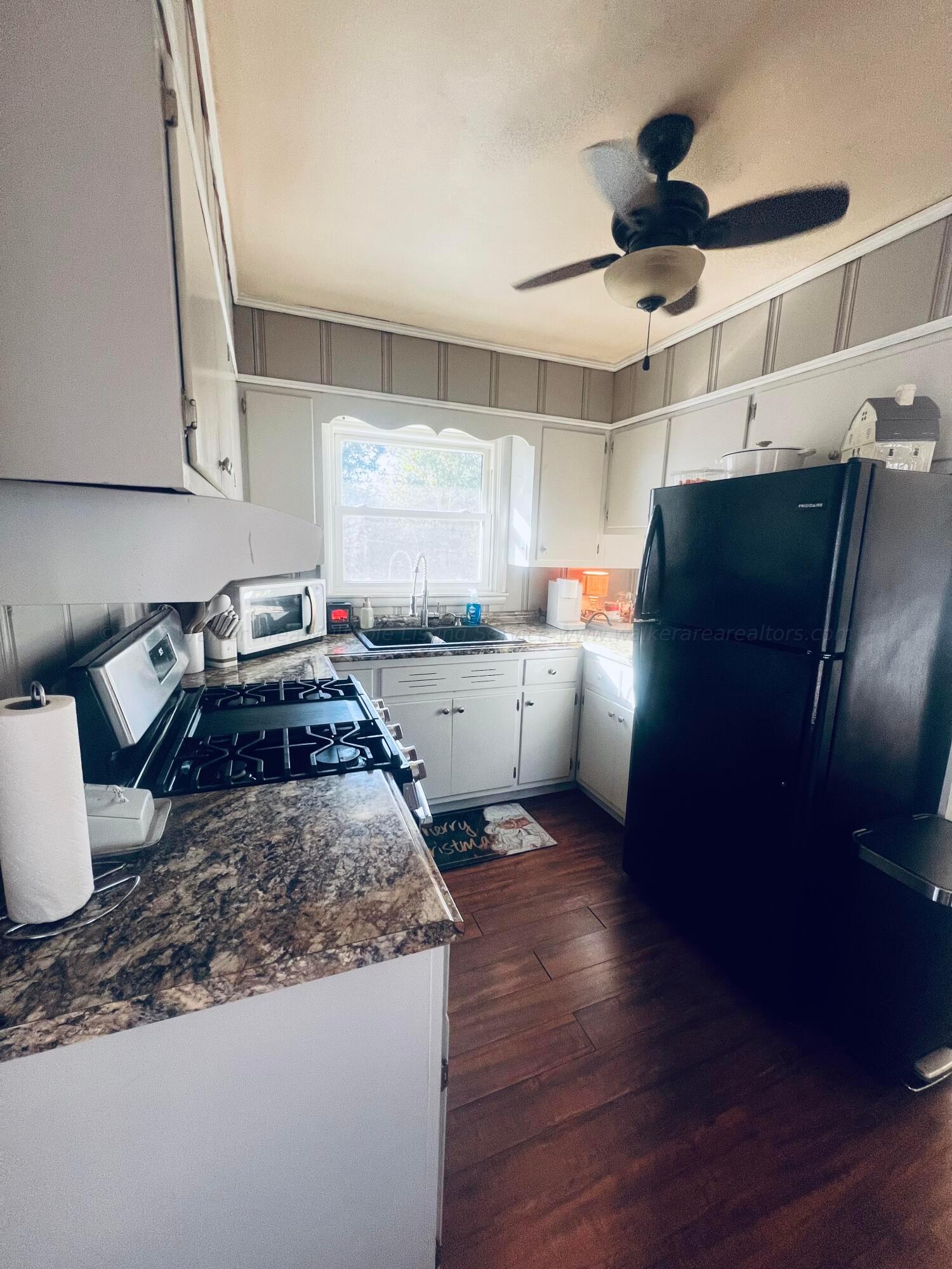 810 8TH COURT NE Ct