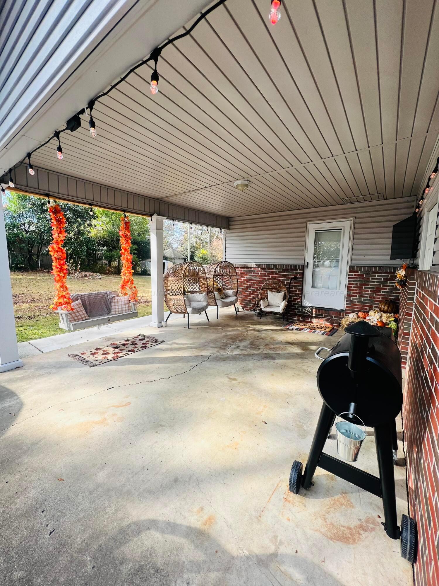 810 8TH COURT NE Ct