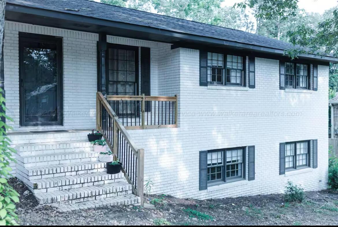 1724 CRESTVIEW Dr