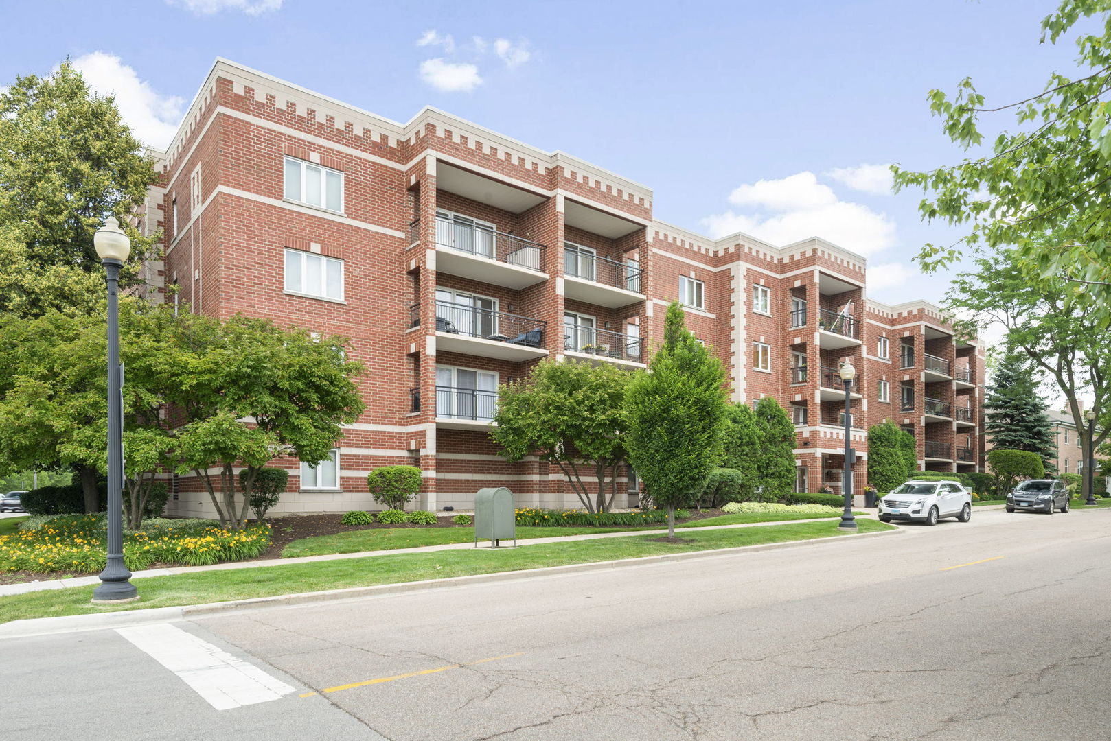 100 N Gary Avenue N Unit: 304