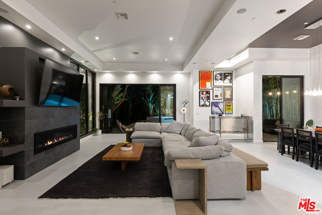 7668 Woodrow Wilson Dr