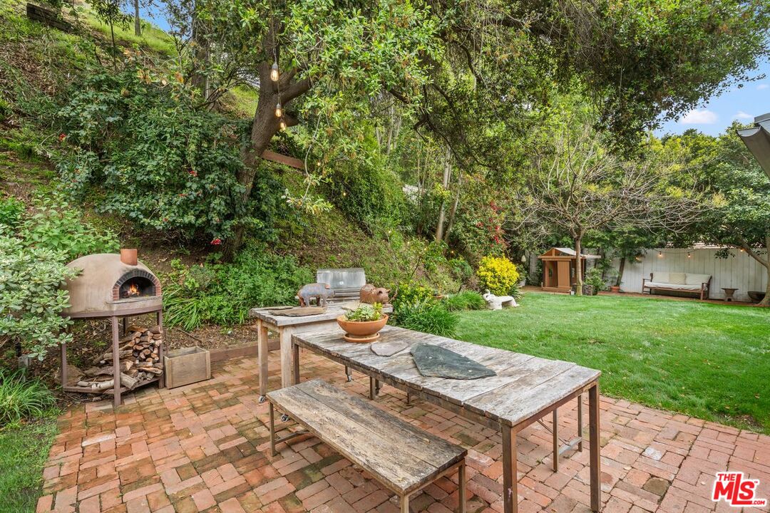 1318 Roscomare Rd