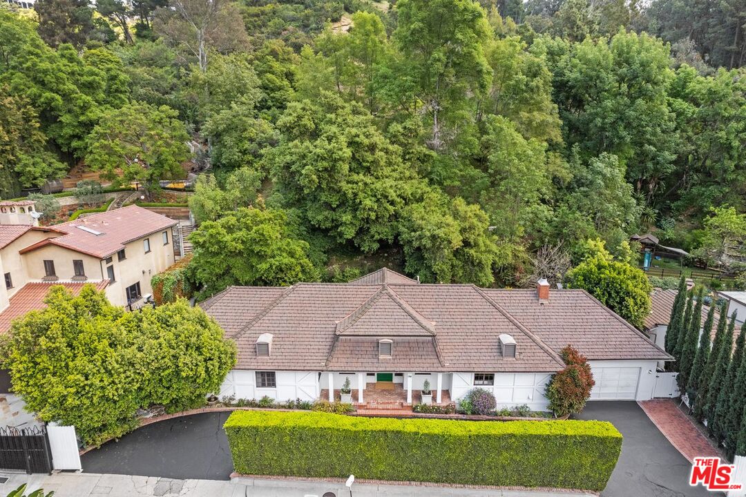 1318 Roscomare Rd