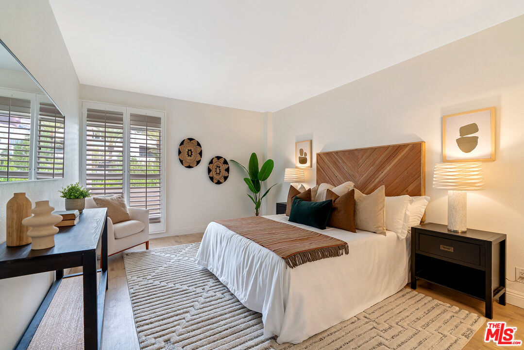 1131 ALTA LOMA RD Unit: 518