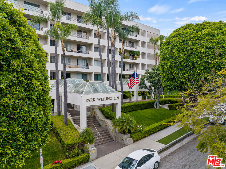 1131 ALTA LOMA RD Unit: 518