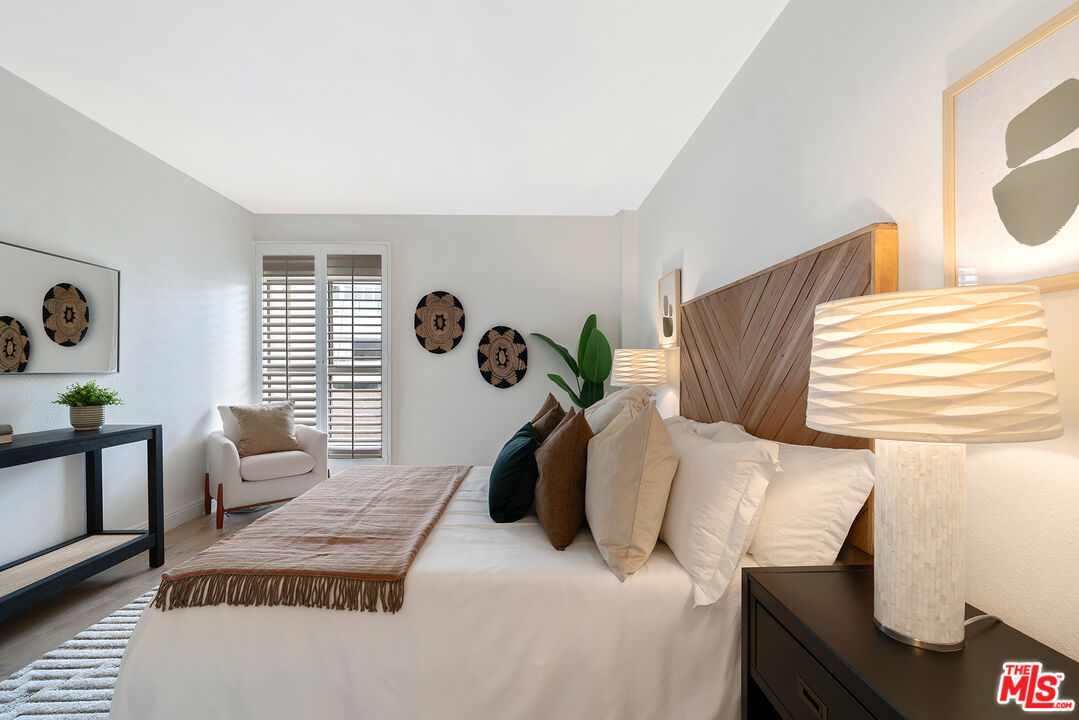 1131 ALTA LOMA RD Unit: 518