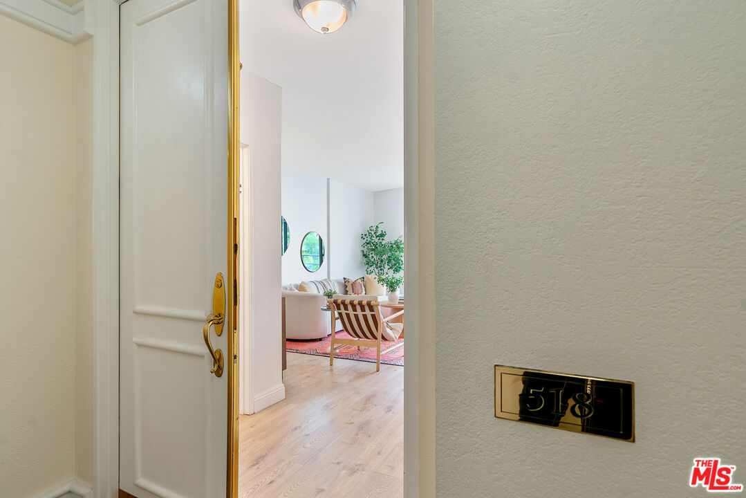 1131 ALTA LOMA RD Unit: 518