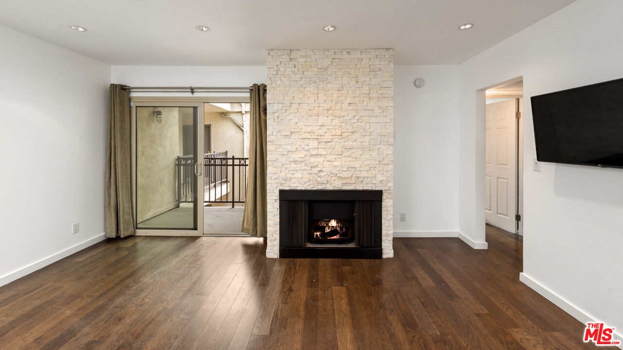 141 S Clark Dr Unit: 404