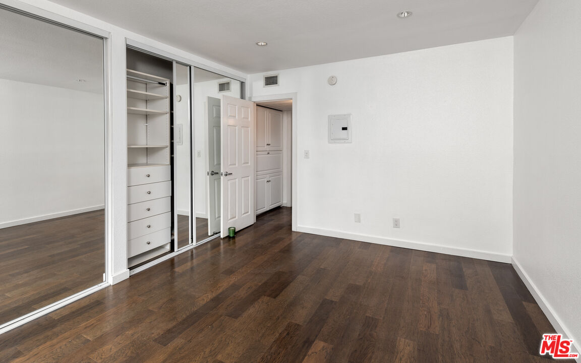 141 S Clark Dr Unit: 404