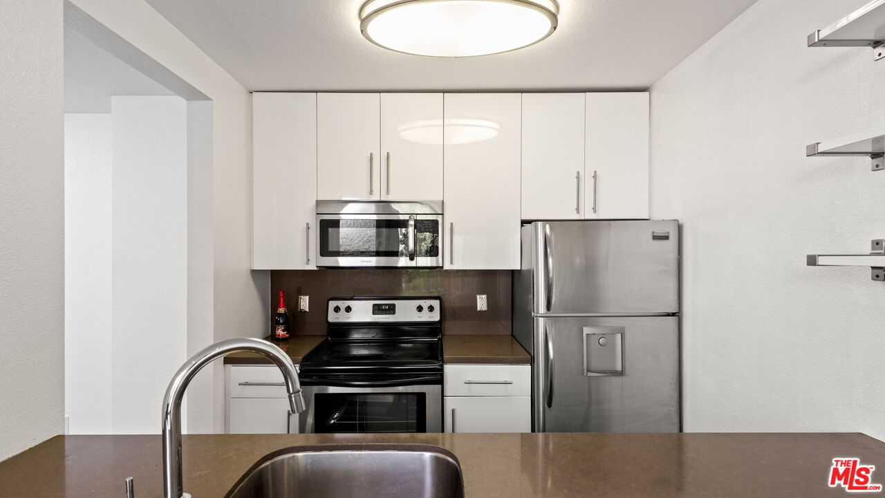 141 S Clark Dr Unit: 404