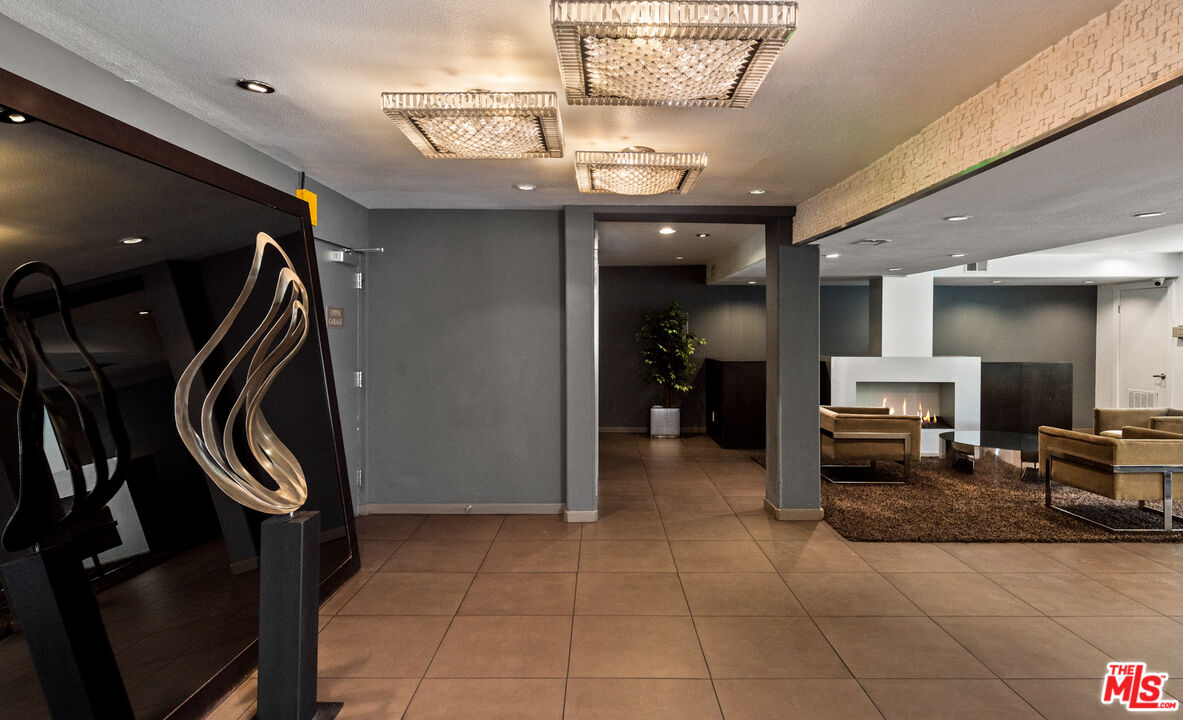 141 S Clark Dr Unit: 404