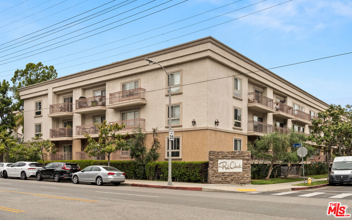 141 S Clark Dr Unit: 404