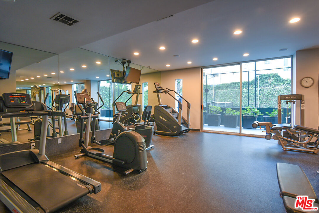 1100 Alta Loma Rd Unit: 1105