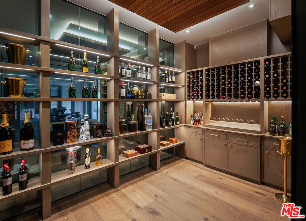 2447 Arbutus Dr