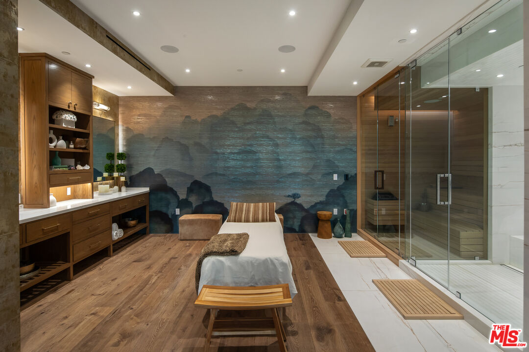 2447 Arbutus Dr