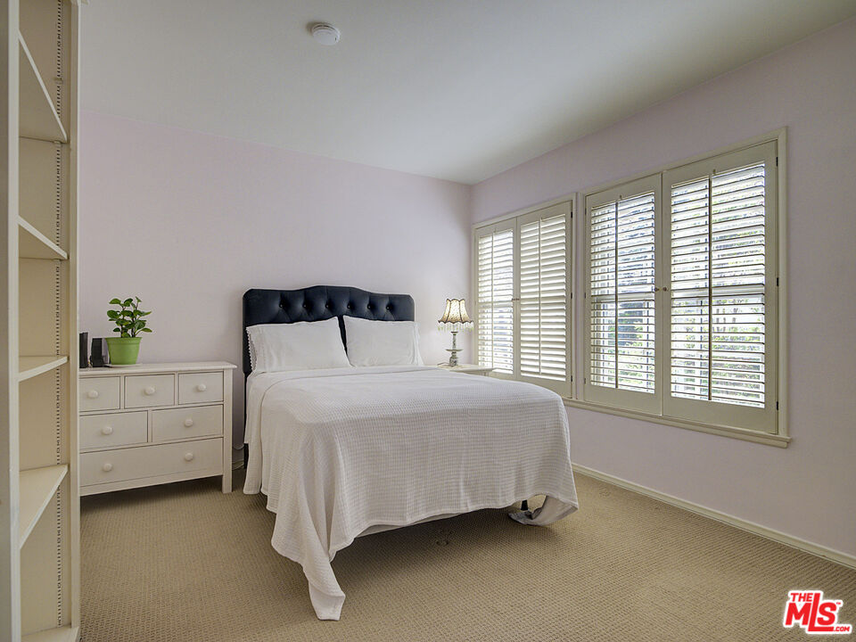 2132 El Roble Ln