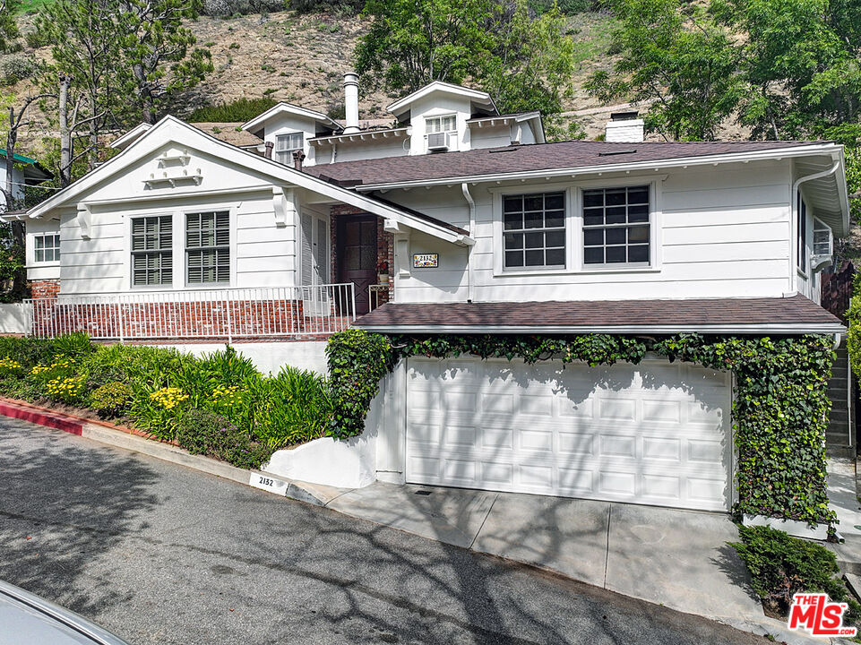 2132 El Roble Ln