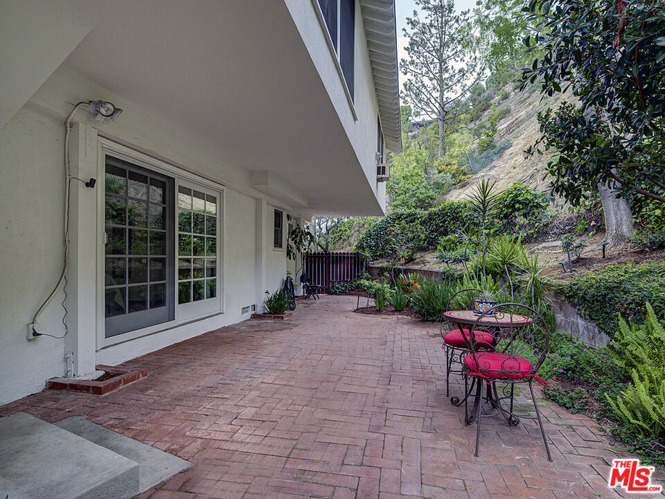 2132 El Roble Ln