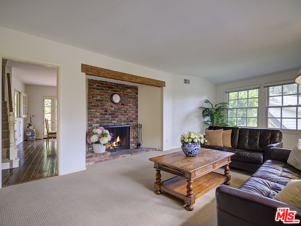 2132 El Roble Ln