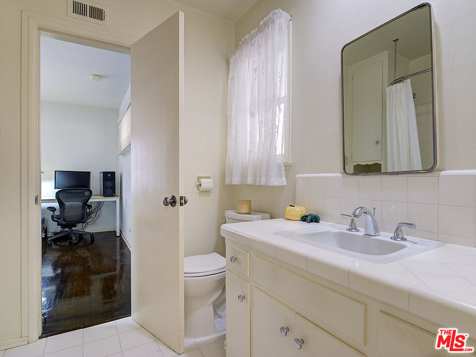 2132 El Roble Ln