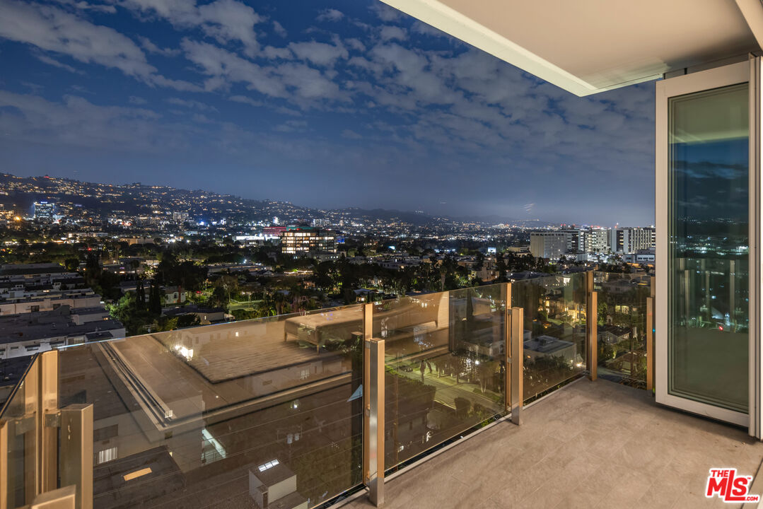 9000 W 3rd St Unit: 1101