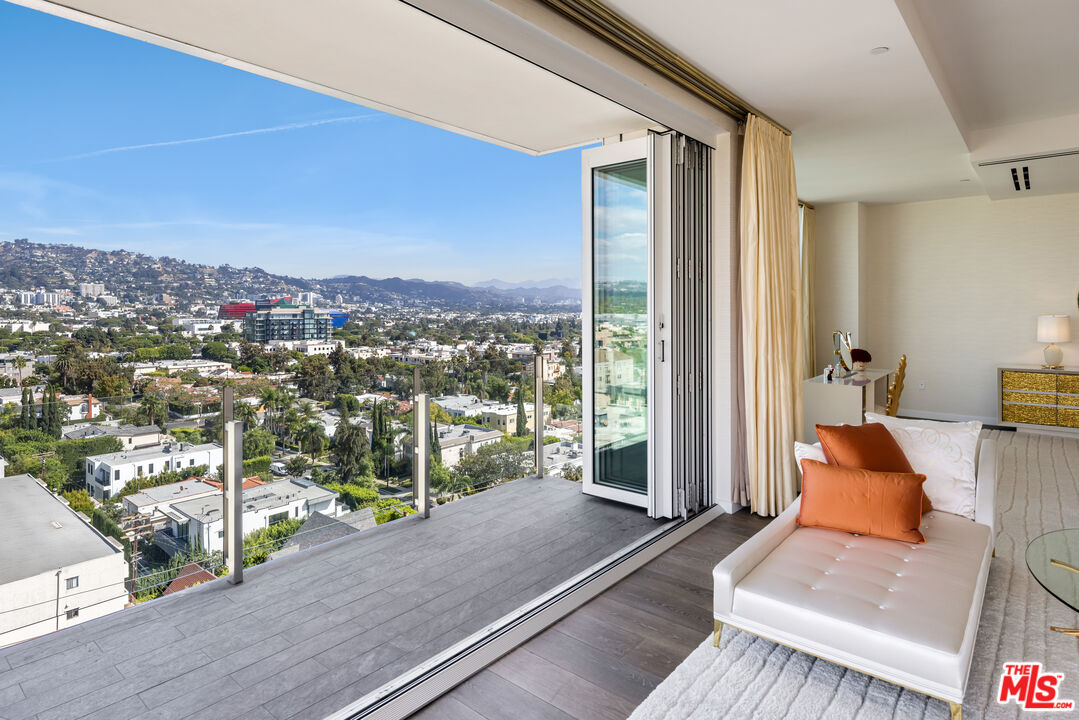 9000 W 3rd St Unit: 1101