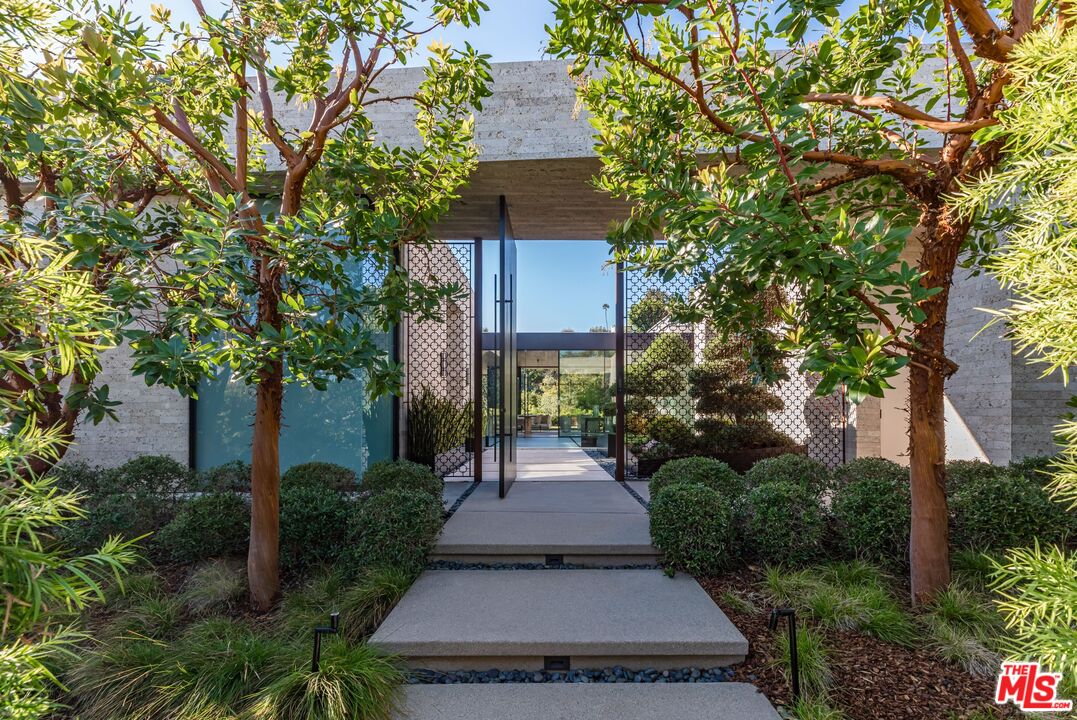 1335 Carla Ln