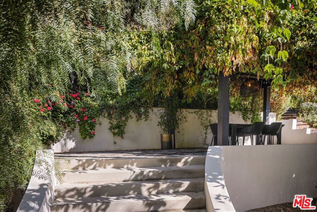 1930 Laurel Canyon Blvd