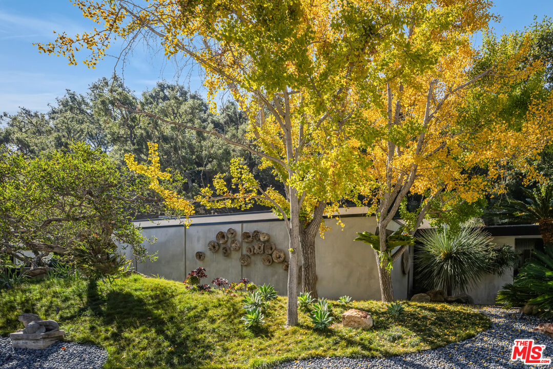 1087 Moraga Dr
