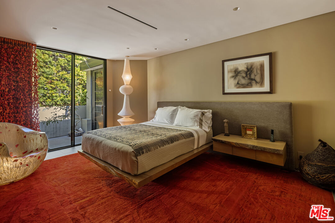 1087 Moraga Dr